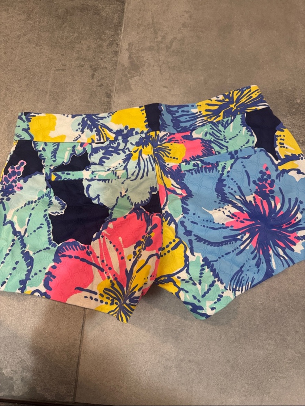 Lilly Pulitzer Floral Print Women’s Shorts in Blue - Picture 2 of 2